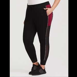 French terry jogger with side mesh panel